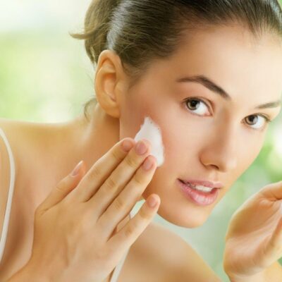 7 Tips to Treat Teen Acne Naturally Without Medication